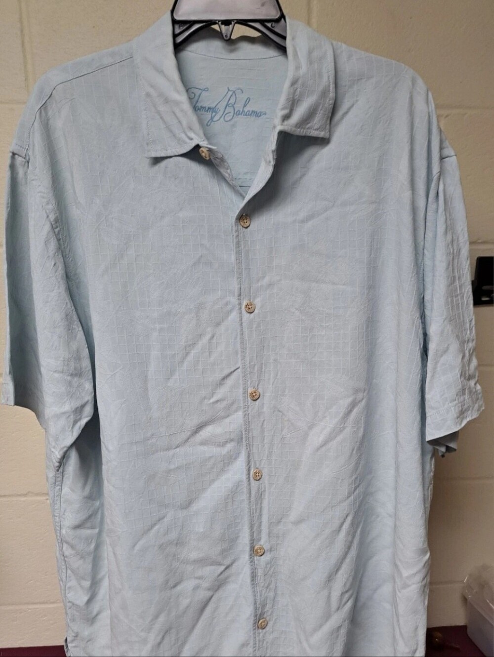Tommy Bahama 100% Silk XL Light Blue Short Sleeve Button Down Shirt